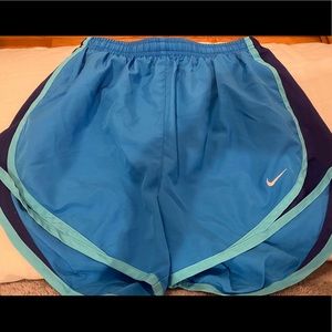 nike running shorts size small